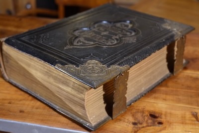 bible anglaise de 1878 style harry potter